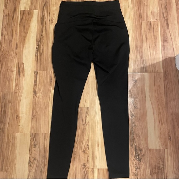 BOGO Pop Fit black leggings - Picture 2 of 3